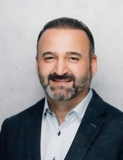 savas-portrait-hoch-1